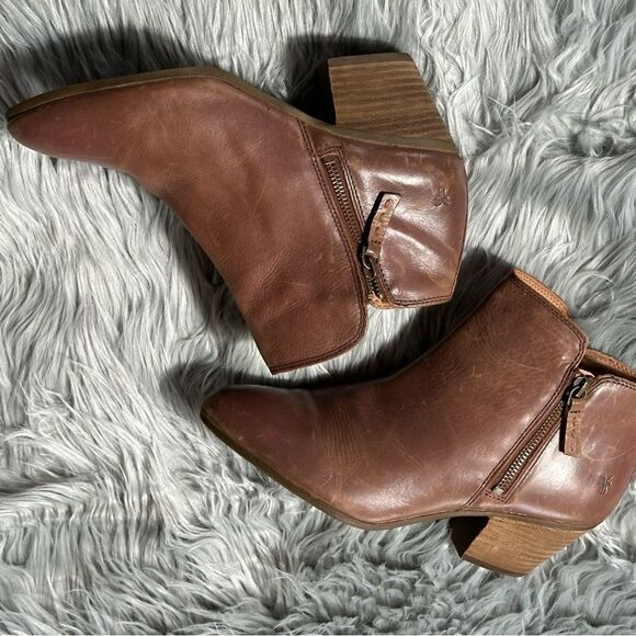 Frye Brown Heeled Boots with Chunky Heel and Open Toe - Picture 2 of 10